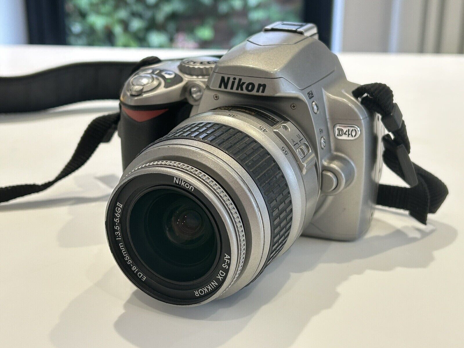 Nikon DSLR D40 6.1MP Digital SLR Camera with 1855mm Lens Silver