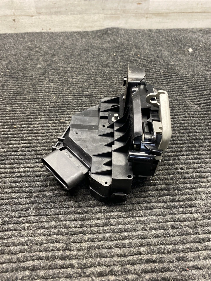 Motor actuador de bloqueo de puerta delantera Ford OEM 11-18 Fiesta AE8Z-5421813-D Foto 2 de 4