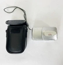 Olympus Camedia D560 Zoom Digital Camera Vanguard case included - for parts only