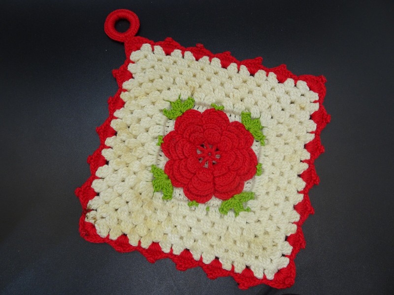 VINTAGE Hand Crochet Red and White PotHolder