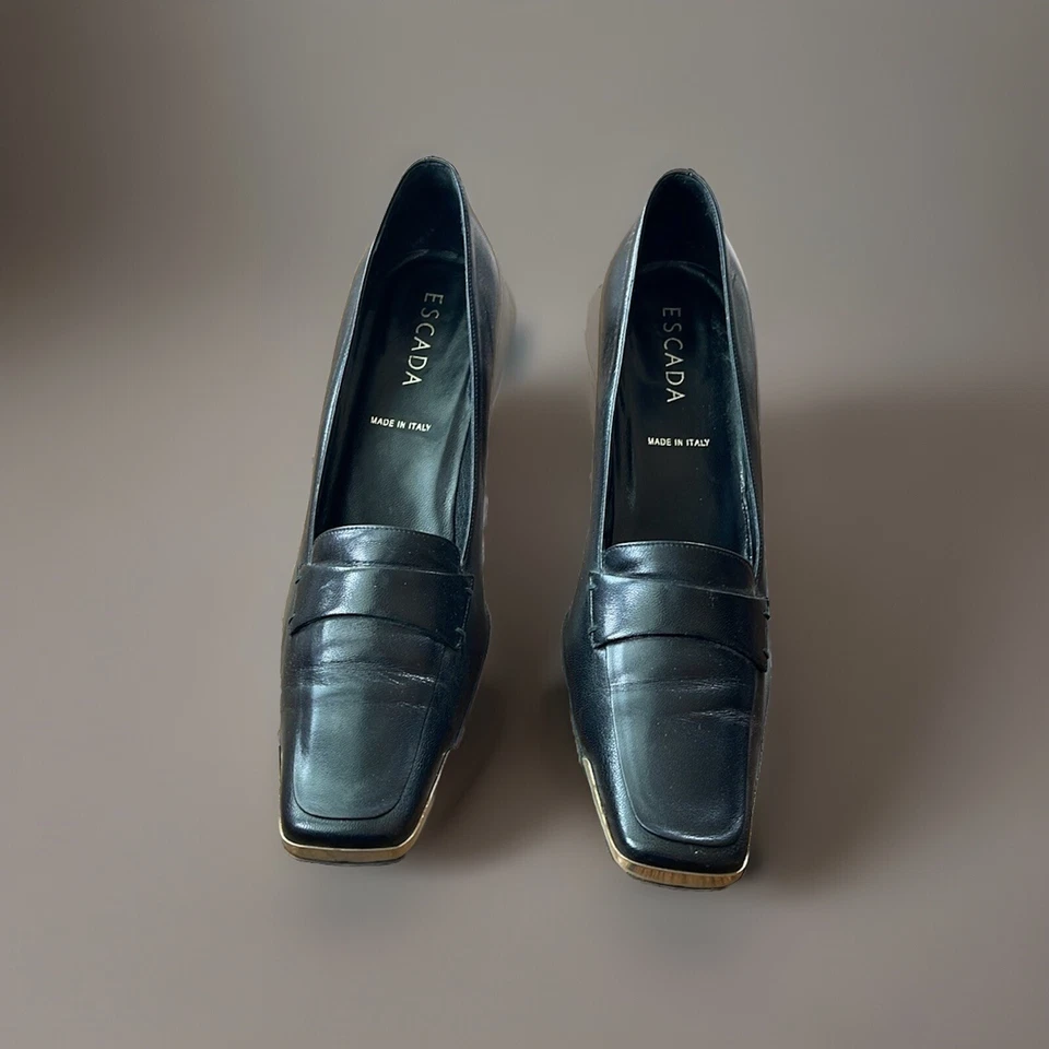 ESCADA Tacones Puntera Cuadrada Mujer EU 40 US 9 Cuero Negro Dorado Acento Bomba Clásico Foto 2 de 4