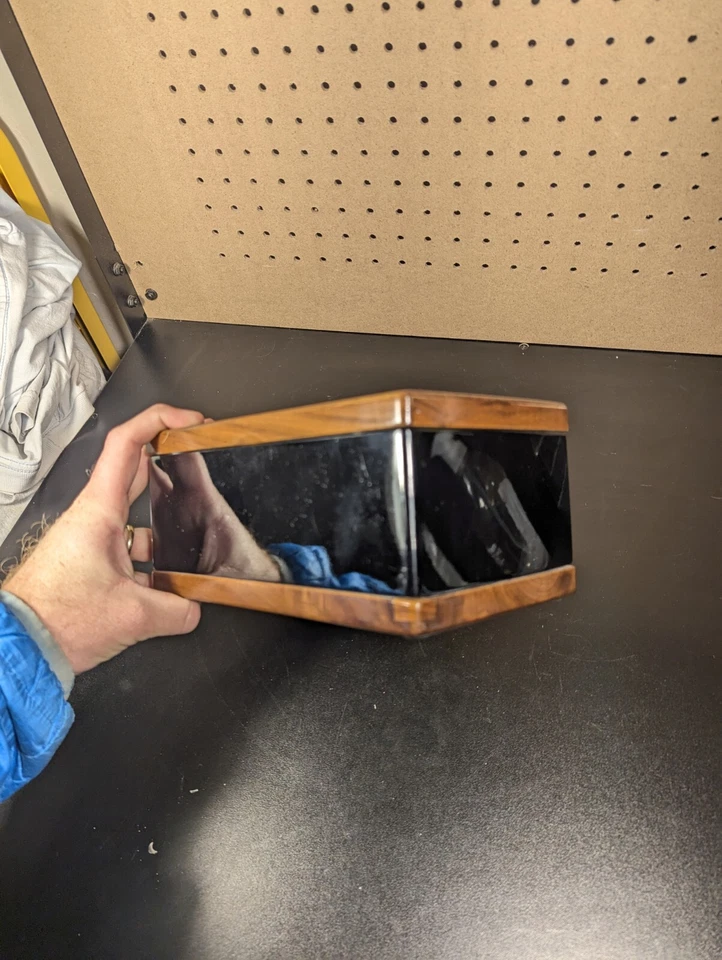 Lincoln Continental 2018 consola central caja marrón madera grano negro Foto 2 de 4