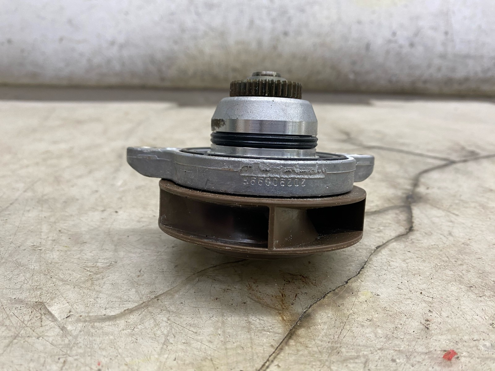 2020-2025 ASTON MARTIN DBX 4.0L ENGINE MOUNTED WATER COOLANT PUMP 1772000400 OEM