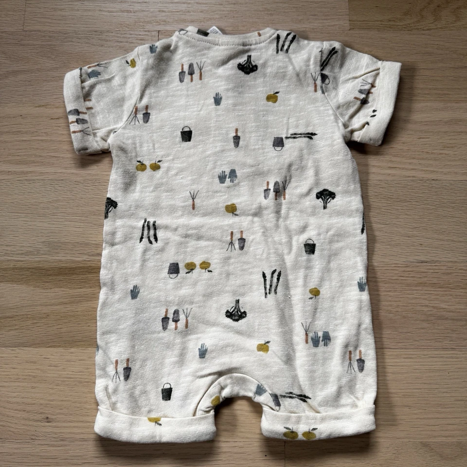 NUEVO CON ETIQUETAS HM Baby Garden Mangas Cortas Bolsillo Mameluco Shortie Crema 2-4M  Foto 3 de 3