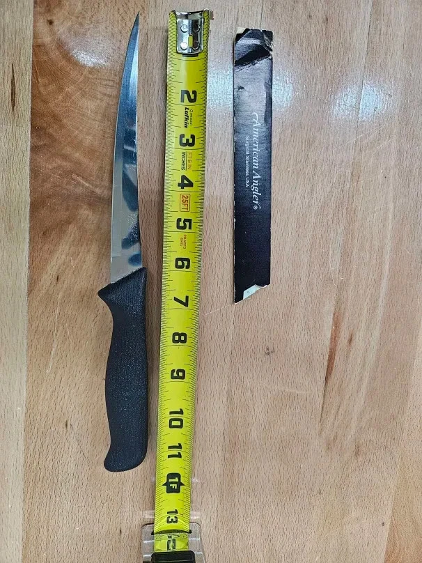 Cuchillo de filete de acero inoxidable quirúrgico American Angler 6,25" hoja de mango negro Foto 2 de 4