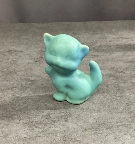 Van Briggle ming blue cat figurine