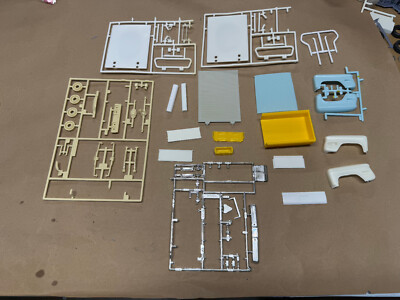 LOOK Truck Parts Bed Bumper Fender TAIL GATES Hood Grill 1/25 Scale Model Pickup