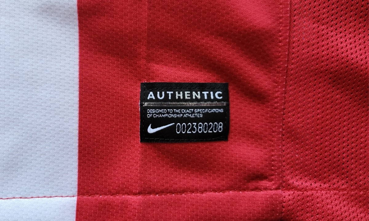 Serbia 2010 - 2011 Home football Nike shirt size Small | eBay