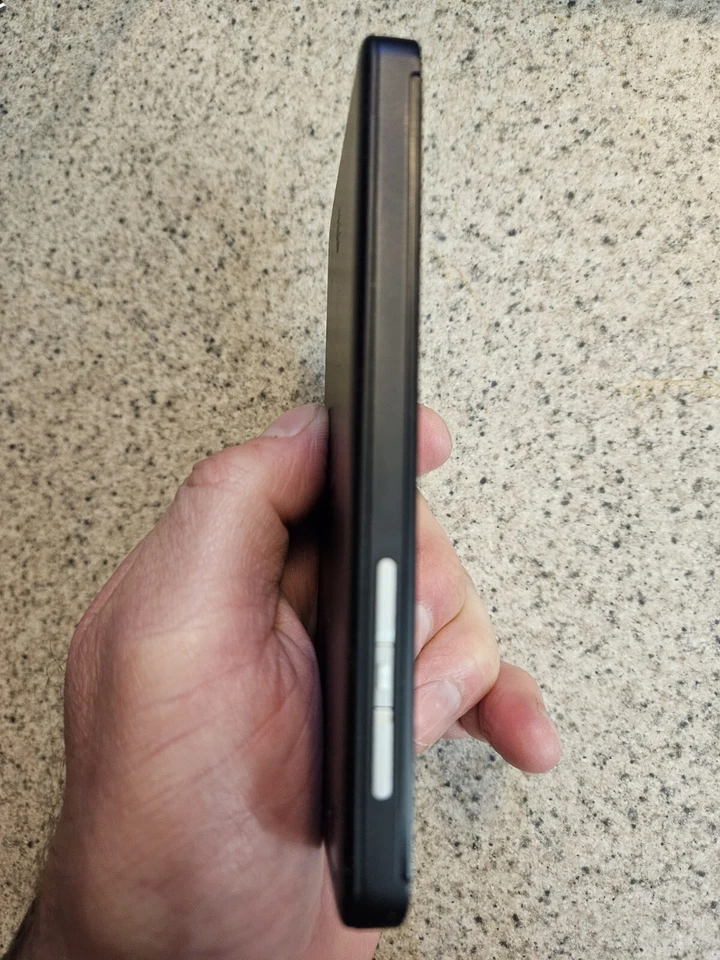 Blackberry Z10 con estuche balístico como está solo piezas de teléfono celular no funciona Foto 3 de 4