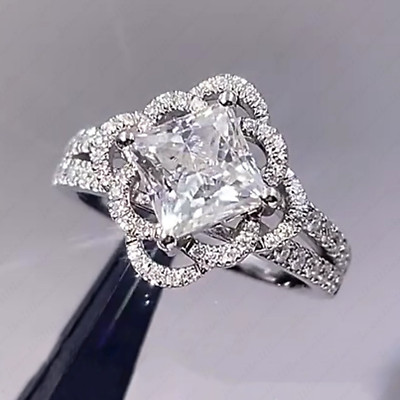 2,34 TCW Prinzessin Moissanit Blume Halo Verlobungsring 14K Weißgold vergoldet