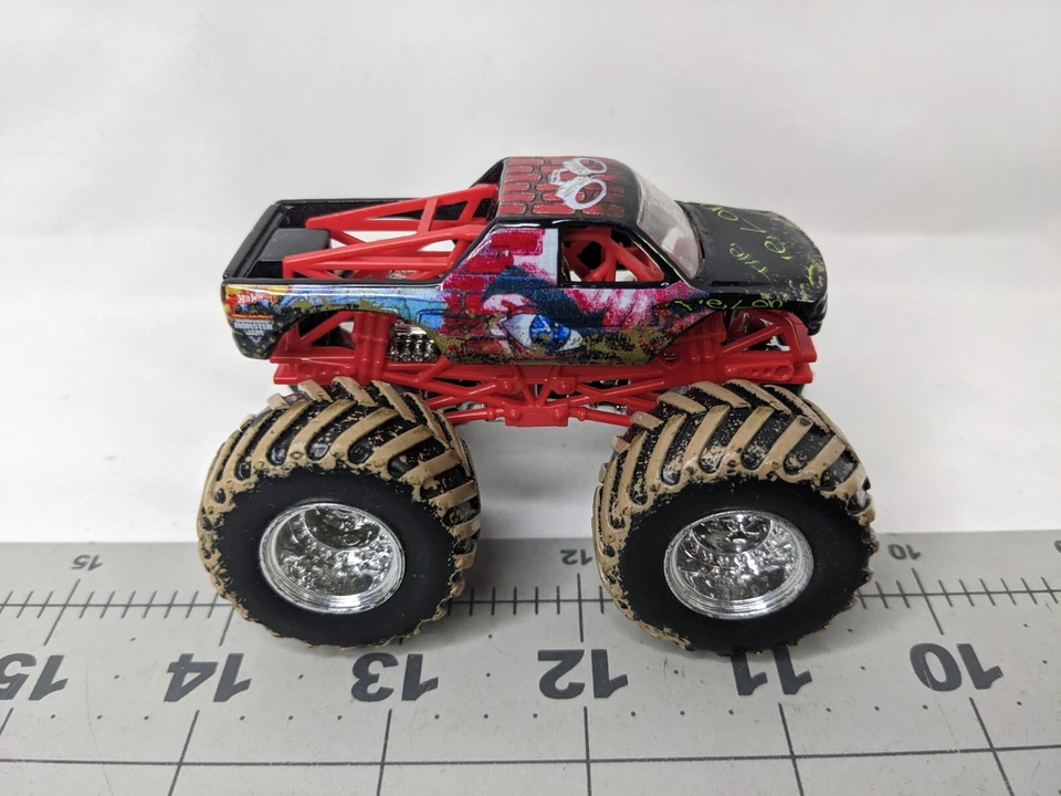 Hot Wheels Monster Jam The Felon Truck Mattel Ford construido resistente lote de 2 pulgadas de alto Foto 4 de 4