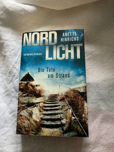 Nordlicht - Die Tote am Strand: Krimi von Anette Hinrichs 2.Fall - sehr gut - Bild 1 von 2