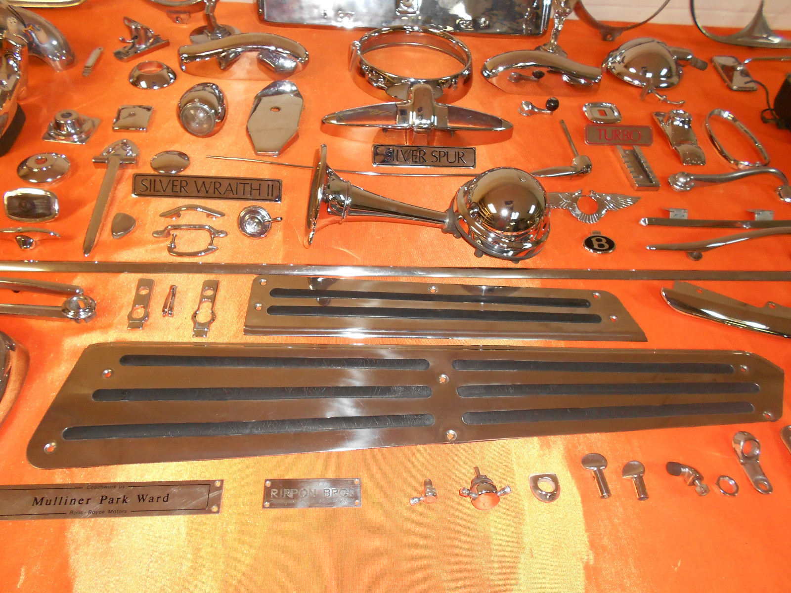 HANDLE FOR ROLLS ROYCE PHANTOM CLOUD BENTLEY. THE WORLDS LARGEST USED INVENTORY