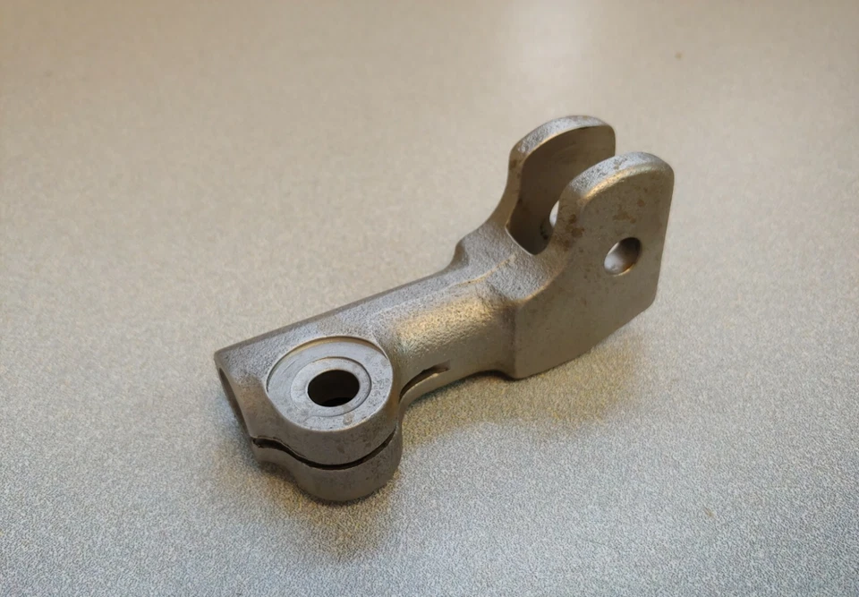 VERY NICE USED ORIGINAL GENUINE PORSCHE 914 FRONT SHIFT ROD COUPLER SIDE SHIFT - Image 3 of 4