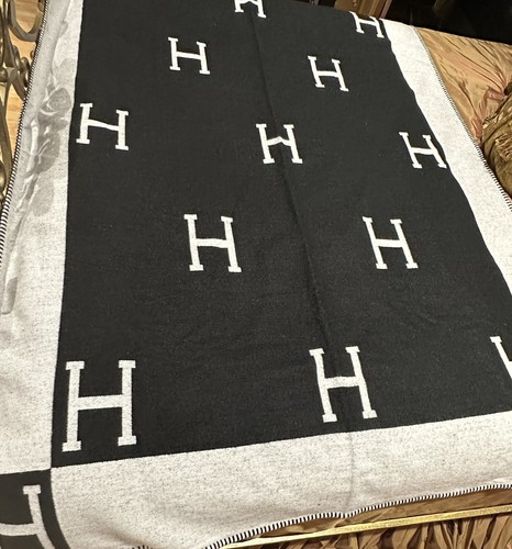 H HOME CASHMERE MONOGRAM BLANKET / THROW GIFT - Picture 7 of 8