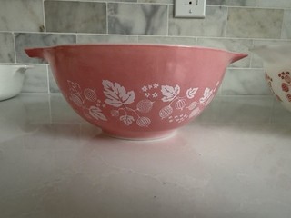 Pink And White Set Of Three Pyrex Nesting Bowls Gooseberry Pattern