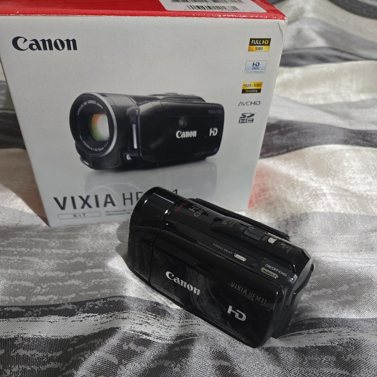 Canon VIXIA HF M31 Full HD 1080p AVCHD 32GB Flash Camcorder Only