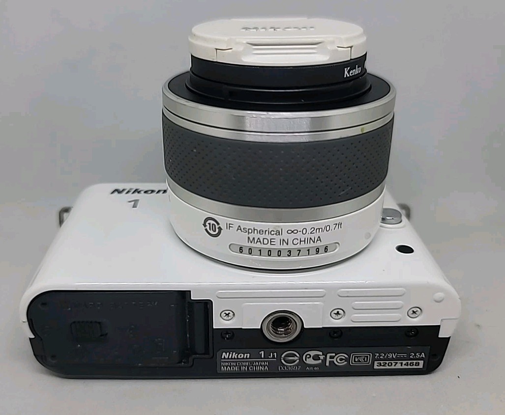 Nikon 1 J1 Mirrorless Digital Camera Nikkor 10-30mm 3.5-5.6 Lens White Working 8