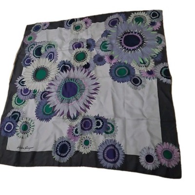 SALVATORE FERRAGAMO Seidentuch 100% sehr guter Zustand Vintage Schal 86x87 cm seltene Blumen