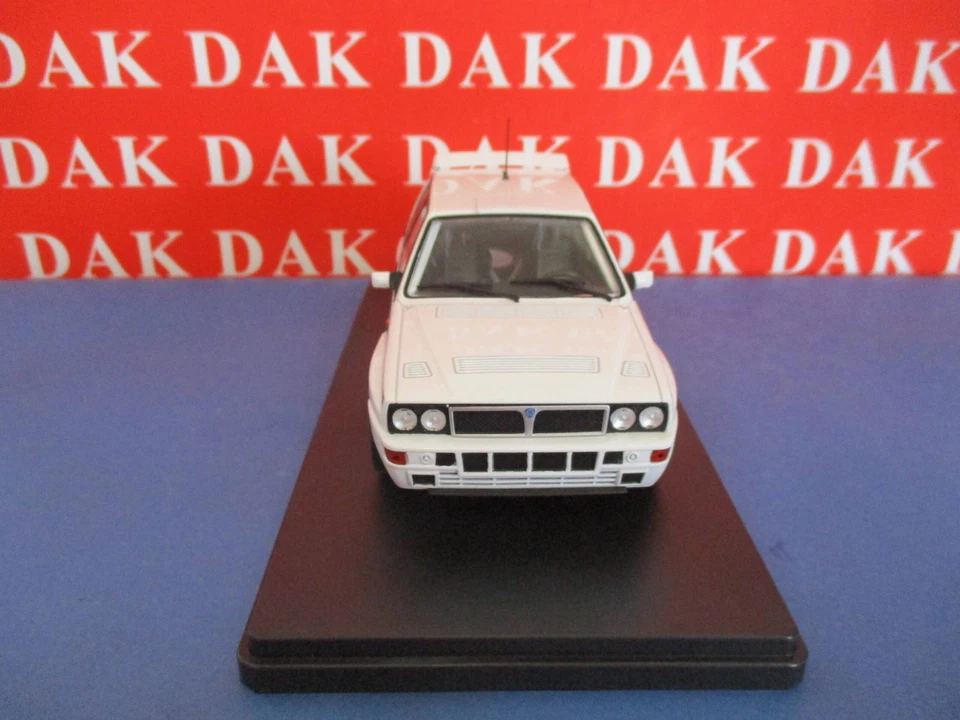 Die cast 1/24 Modellino Auto Lancia Delta Integrale 16V Martini 1989 by White Bo - Immagine 3 di 4