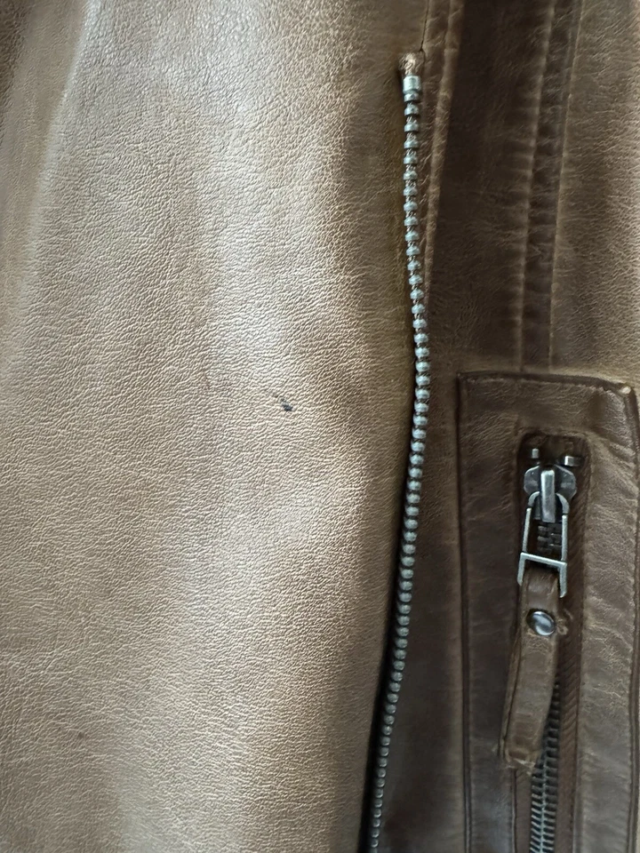 Max Studio 干邑棕色人造皮革摩托夹克,尺寸 L,二手状况完好 — 第 4/4 张图片