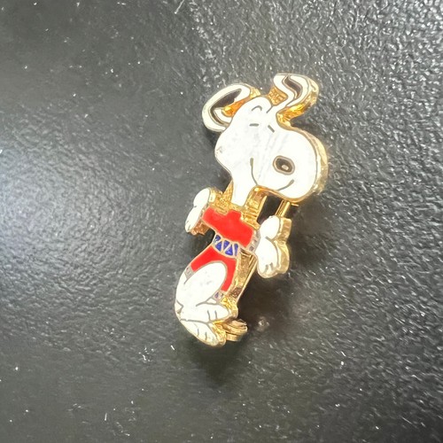 Vintage Snoopy Enamel Pin Red Outfit Dancing Pose Gold Tone Peanuts Collectible - Picture 5 of 9