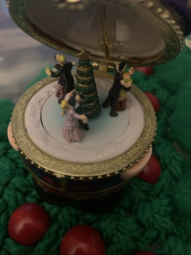 Musikalisch aufklappbare Box Nussknacker / Tänzerinnen innen - Bild 2 von 4