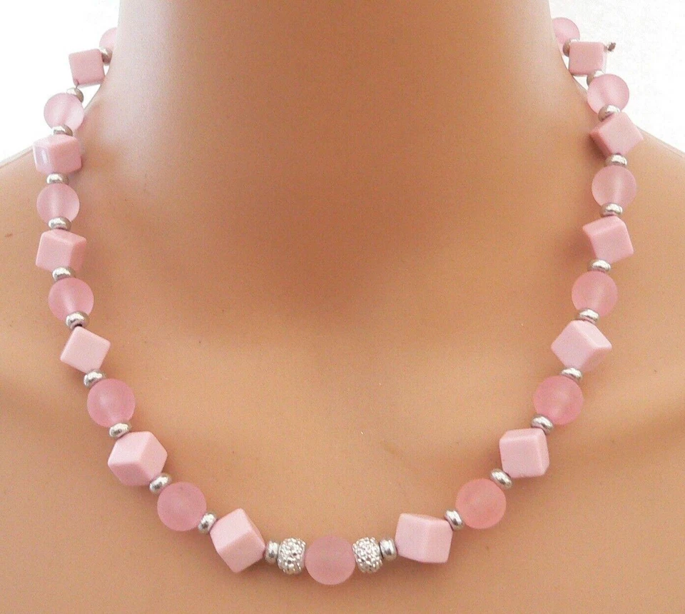 Halskette Würfel rosa opak diagonal, Perlen matt rosa Strass 309d - Bild 3 von 4