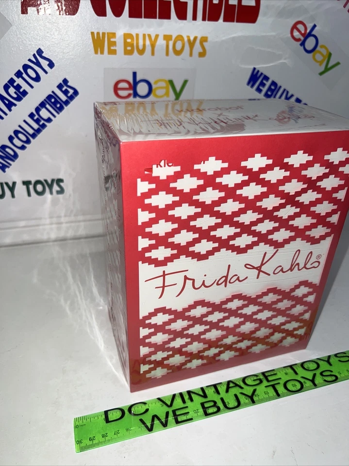 FRIDA KAHLO MASTERPIECE 'TE AMO' 8" DUNNY ART FIGURE - LIMITED 300 PCS Exclusive - Image 3 of 4