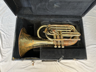 QUALITY BLESSING ARTIST ELKHART-IND. U.S.A. MARCHING BARITONE HORN + CASE