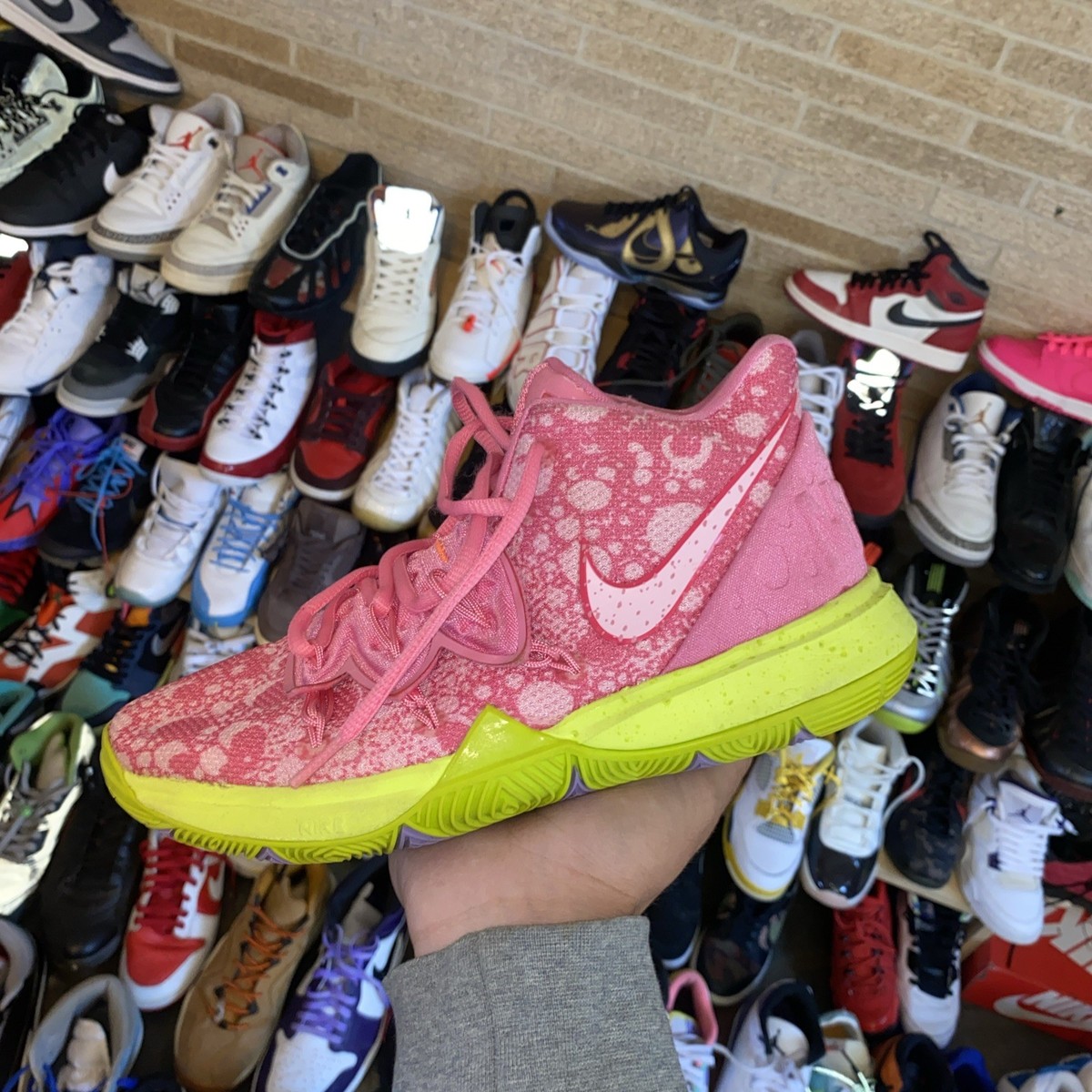 Nike SpongeBob SquarePants x Kyrie Patrick Star Size pink