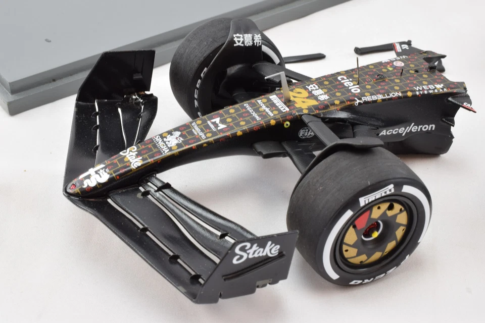 Spark Alfa Romeo - Zhou Guanyu - 2023 Vegas GP 1:18 Diecast F1 Car 18S974 ROTO Foto 2 de 4