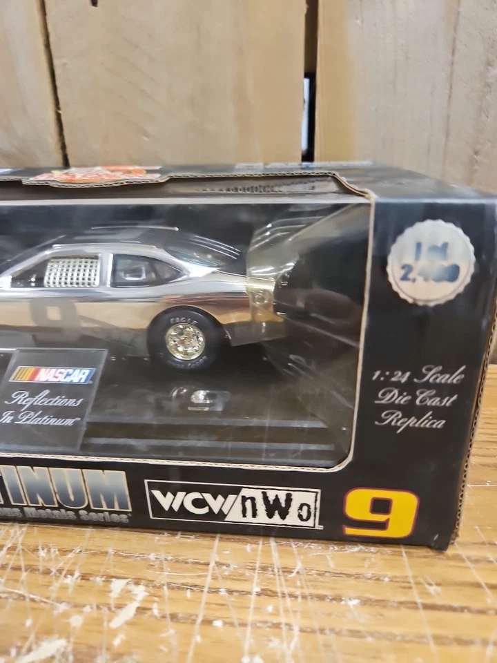 WCW/NWO Trackside Reflections en platino #9 1:24 diecast edición limitada Foto 3 de 4