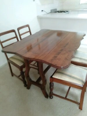 gumtree folding table and chairs