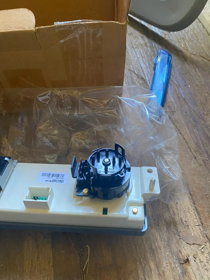 (1) Interruptor del panel de control climático del calentador de aire acondicionado GM 1997-2000 Pontiac Grand Prix NOS Foto 4 de 4