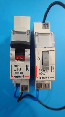 Disjoncteur Legrand 406782 C10 Sans Vis - 220V, Occasion Fonctionnel