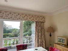 6 x floor length heavy fully lined curtains + matching cushions + matching blind