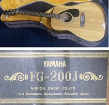 Chitarra acustica Yamaha FG-200J etichetta nera