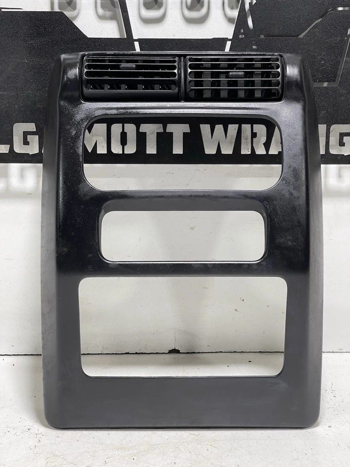 Panel de tablero bisel central embellecedor radio negro 03-06 Jeep TJ Wrangler con ventilaciones centrales Foto 2 de 4