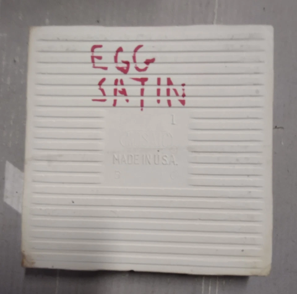 1 настенная плитка мозаика США 4-3/8 дюйма кв. Атласное бледное яйцо желток желтая керамика 1950 винтажный - Изображение 2 из 4