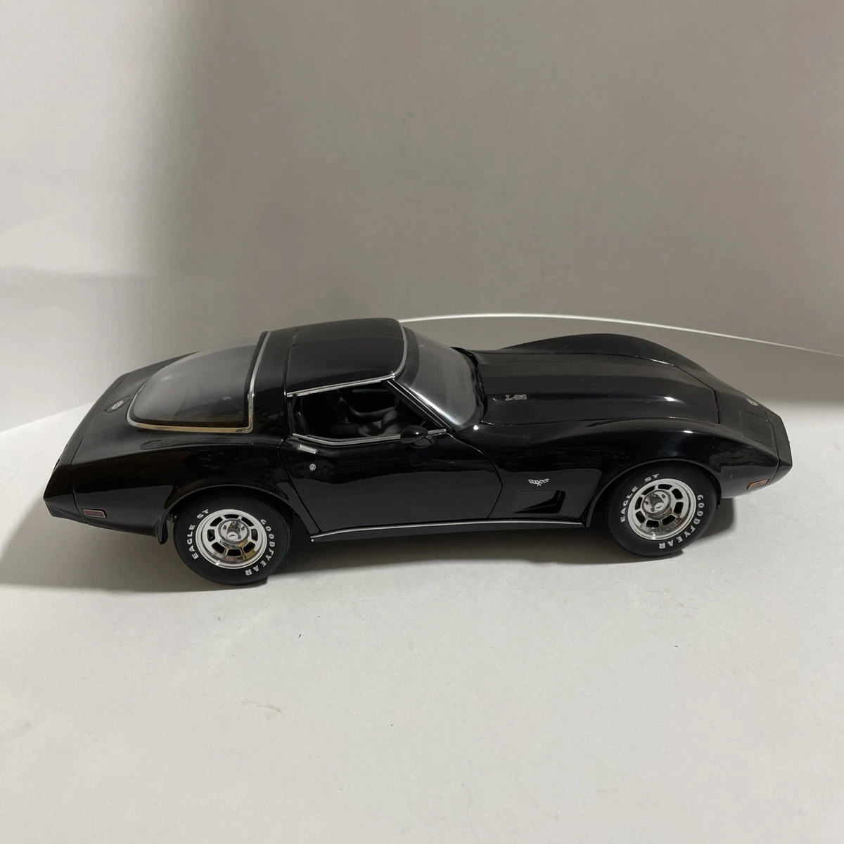 UT Chevrolet Corvette Contemporary Manufacture Diecast Cars for