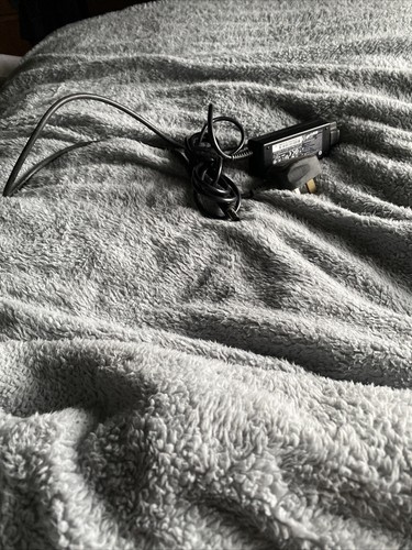 ORIGINAL HP LAPTOP LADEGERÄT 19,5V - 2,31A 45W CENTER PIN TIP MIT NETZKABEL