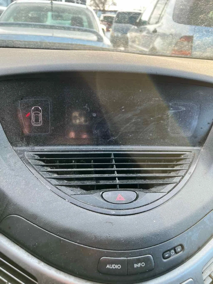 Pinza de freno de disco delantera derecha usada se adapta a: 2006 Subaru Tribeca delantera 3,6 L delantera R Foto 2 de 4