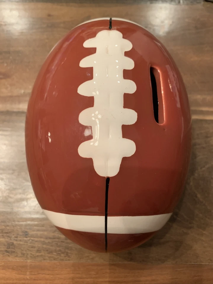 Футбольная копилка керамическая 7 дюймов x 4,5 дюйма отлично подходит для декора детской комнаты. - Изображение 2 из 4