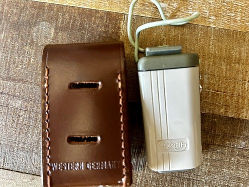 Emo Wetzlar Compact Flash Bulb Attachment w/ Case - Germany - Vintage - Picture 3 of 6
