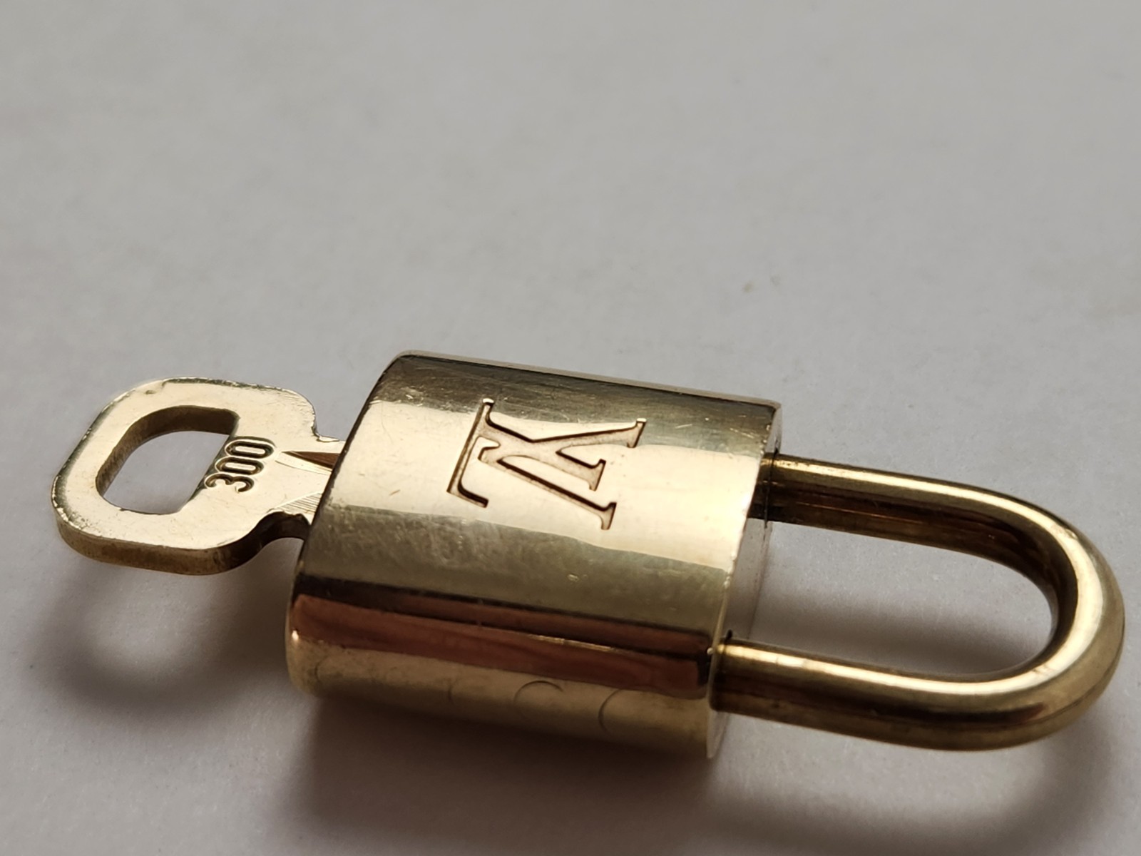 Authentic Louis Vuitton PadLock Solid Lock Key Br… - image 10
