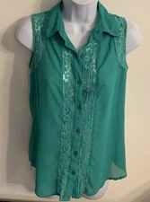 Signature Studio Ladies Size Small Green Sleeveless Top With Lacey Trim
