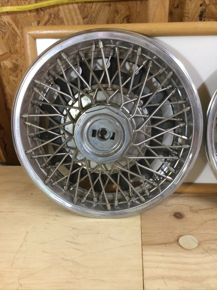 "Lote de 2 tapacubos de radios de alambre Buick Century 1982-1984 14"" #1104 cubierta de rueda OEM" Foto 2 de 4