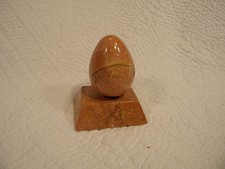 BROWN/ORANGE MARBLE EGG WITH BROWN/ORANGE MARBLE DISPLAY STAND