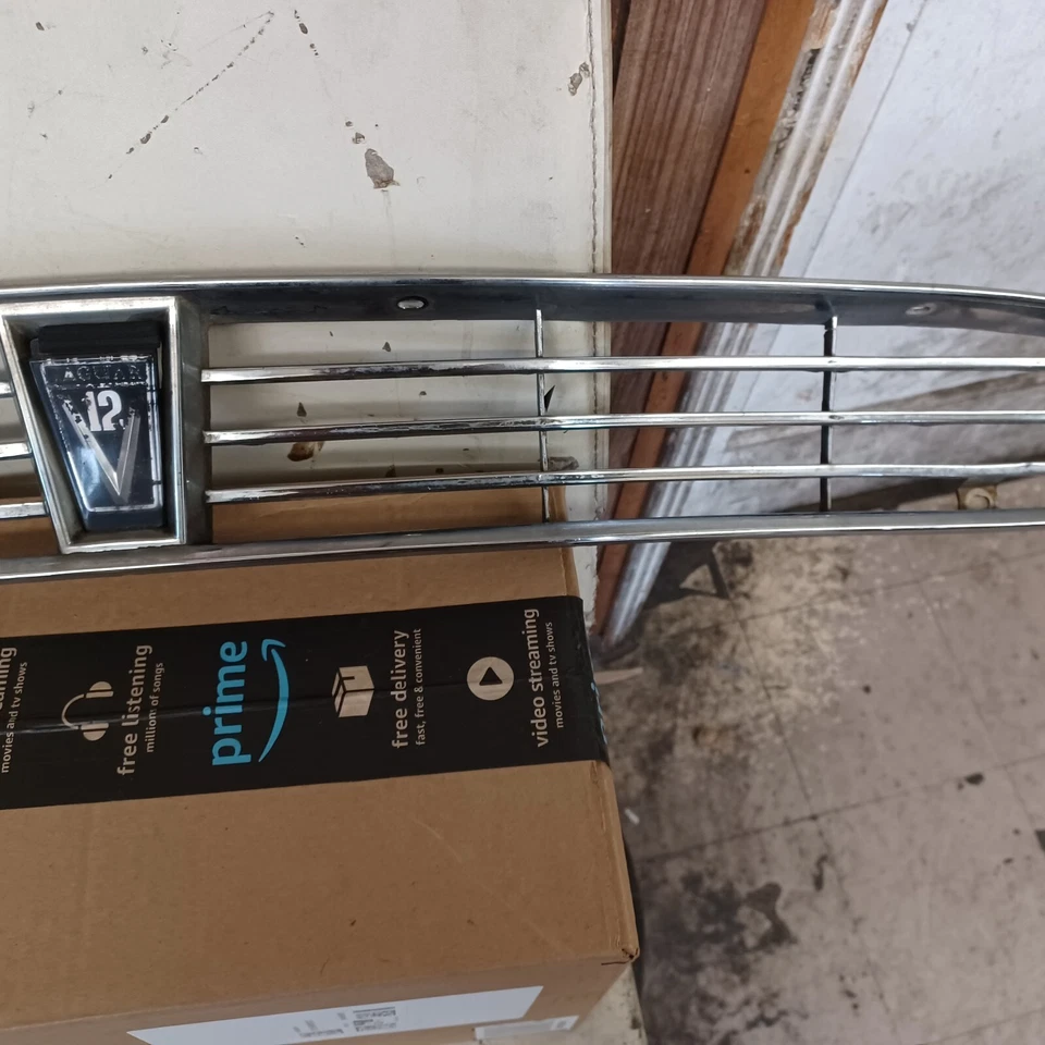 Parrilla de parachoques delantero cromada 84 Jaguar XJS V12 Foto 2 de 4